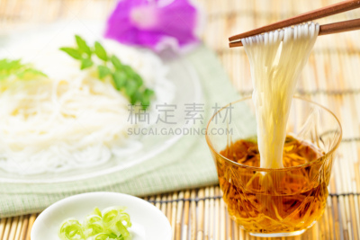 亚洲全麦面,日本,寒冷,日本食品,食品,餐具,拿着,夏天,影棚拍摄,大葱