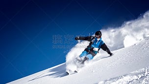 粉末状雪,极限滑雪,非滑雪场地的滑雪,滑雪运动,滑雪雪橇,极限运动观点,侏儒人,多洛米蒂山脉,极限运动,冬季运动
