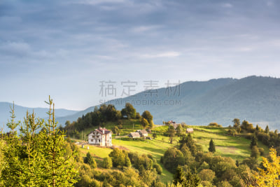 卡帕锡安山脉,秋天,乌克兰,地形,山,白昼,云景,灰色,环境,人类居住地