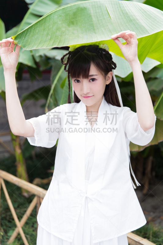 绿色,女孩,植物,自然美,唐装,香蕉叶,垂直画幅,青少年,古老的,夏天