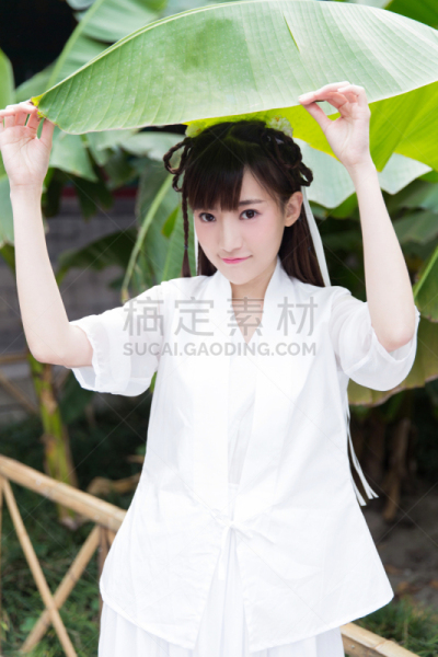 绿色,女孩,植物,自然美,唐装,香蕉叶,垂直画幅,青少年,古老的,夏天