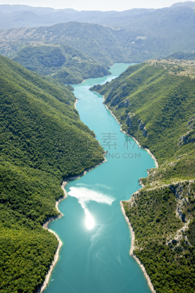 航拍视角,峡谷,河流,垂直画幅,水,高视角,枝繁叶茂,山,林区,无人