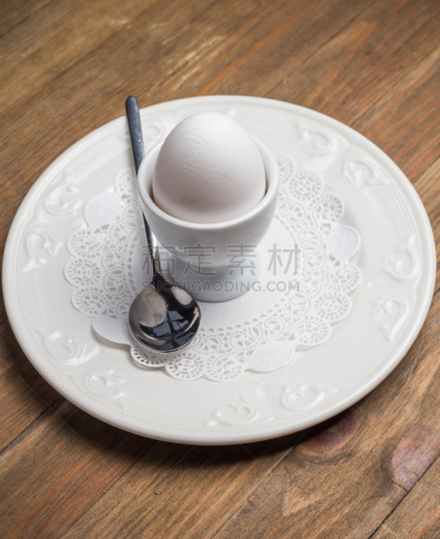 半熟的鸡蛋,早餐,木制,古典式,在上面,桌子,餐具,垂直画幅,褐色,煮食