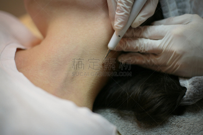 眼睑,水平画幅,医疗工具,图像,两个物体,仅成年人,人的眼睛,青年人,彩色图片,人的脸部