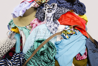 衣服,个人随身用品,巨大的,室内地面,纺织品,商店,夏天,高跟鞋,凌乱