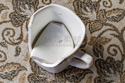 杯,坏掉的,一个物体,过时的,餐具,水平画幅,尖利,拆毁的,饮料,想法
