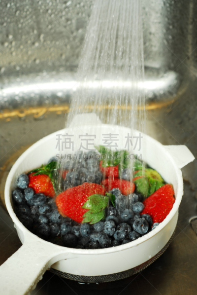 浆果,垂直画幅,水,六月,无人,格子,果汁,夏天,明亮,商业厨房