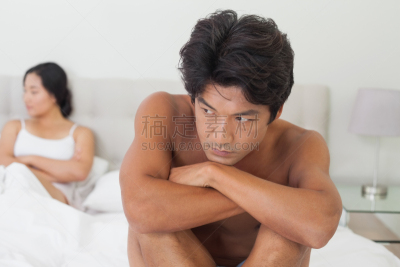 异性恋,床,不理的,修改系列,35岁到39岁,正面视角,休闲活动,女朋友,船尾,争论