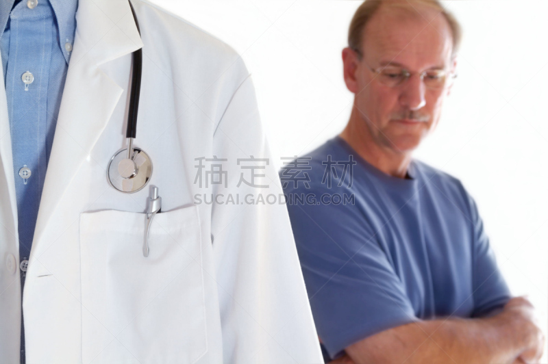 男人,速度滑冰,前列腺癌,人,白色背景,听诊器,病人,拜访,忧虑