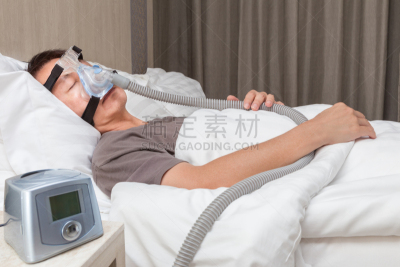 软管,床,男人,侧面视角,设备用品,制造机器,睡眠呼吸暂停,气泵,睡觉,联系
