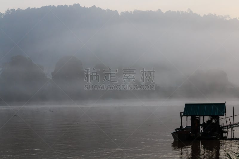 热带雨林,黎明,雾,过龙河,水平画幅,枝繁叶茂,无人,婆罗洲岛,沙巴州,早晨