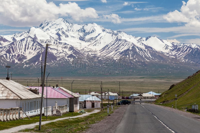 View on Sary-Tash a village