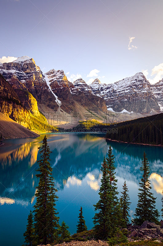 风景,地形,梦莲湖,山脉,加拿大,阿尔伯塔省,冰碛,垂直画幅,水,洛矶山脉
