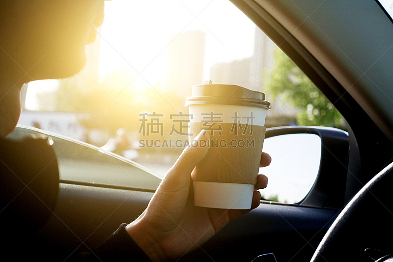 咖啡,拿着,汽车,男人,汽车内部,饮料,水平画幅,特写,仅男人,仅成年人