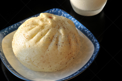 早餐,中国,中式小笼包,塞满了的,主观视角,小圆面包,蒸菜,点心,奶制品,有包装的