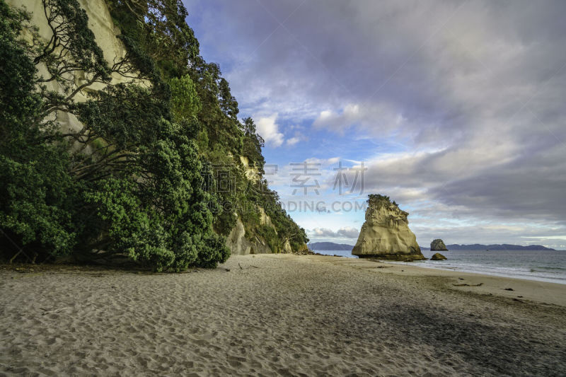 海滩,cathedral cove,岩石,沙岩,科罗曼德尔半岛,新西兰,尖峰,四只动物,水,天空