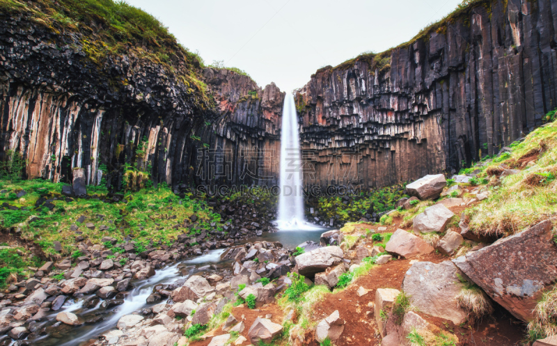 冰岛国,看风景,旅游目的地,svartifoss waterfall,都市风光,非凡的,黑云压城,夏天,著名景点,风景