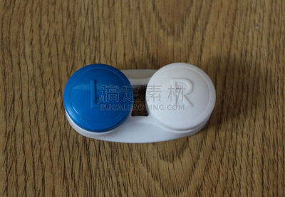 盒子,人的眼睛,隐形眼镜盒,木制,背景,拿着,个人随身用品,水平画幅,无人,板条箱