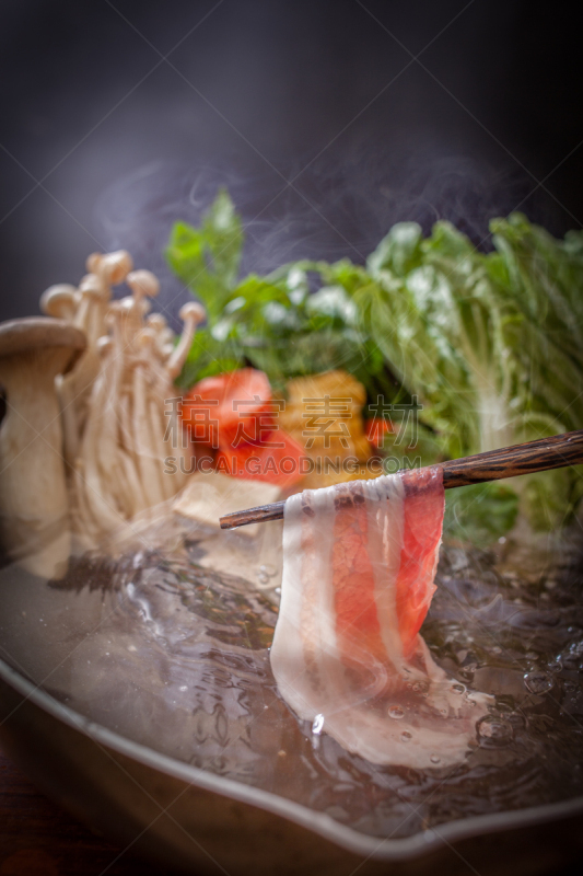 寿喜烧,涮涮锅,垂直画幅,生食,沸腾的,肉,热,牛肉,蔬菜,猪肉