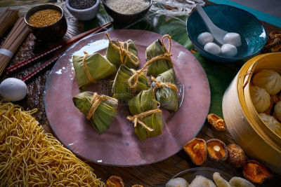 米,小甜面包,猪肉,香菇,粽子,饺子,面条,传统,小圆面包,绳子