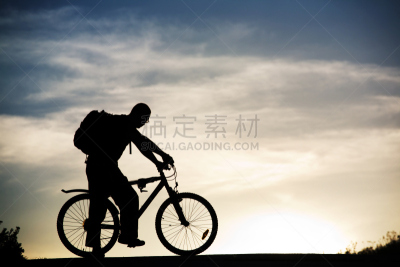 男人,山地车,天空,车轮,休闲活动,水平画幅,陆用车,人群,夏天,户外