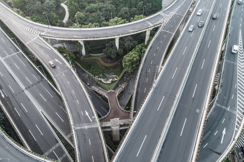 公路,高架道路,城市,白昼,多云,航拍视角,水平画幅,高视角,陆用车,户外