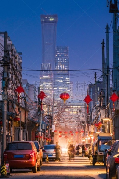 现代,传统,反差,垂直画幅,天空,胡同,夜晚,古老的,当地著名景点,忙碌