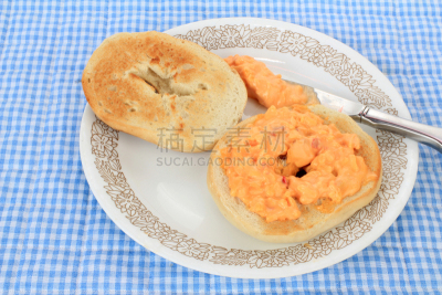 百吉饼,西班牙甘椒,奶酪酱,水平画幅,橙色,餐刀,膳食,奶酪,小吃,吃
