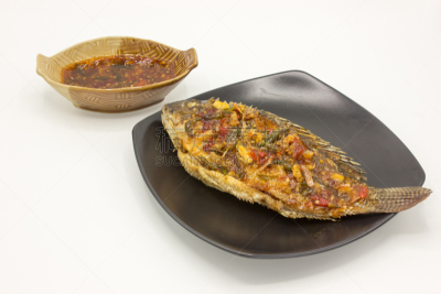 罗非鱼,在上面,酱汁,餐具,水平画幅,膳食,海产,香料,盘子,红色