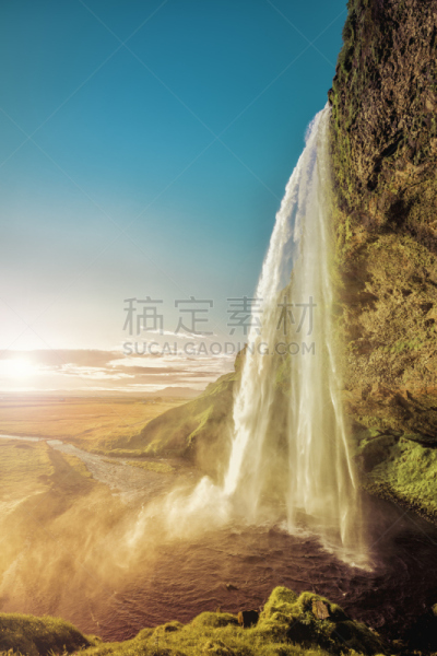 冰岛国,seljalandsfoss waterfall,南,在上面,垂直画幅,瀑布,户外,湖,草,斯堪的纳维亚人