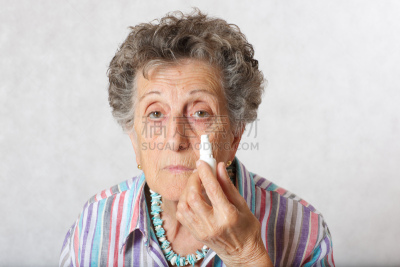 老年女人,80岁以上,水滴,70多岁,人的眼睛,在之间,假牙,角膜,水平画幅