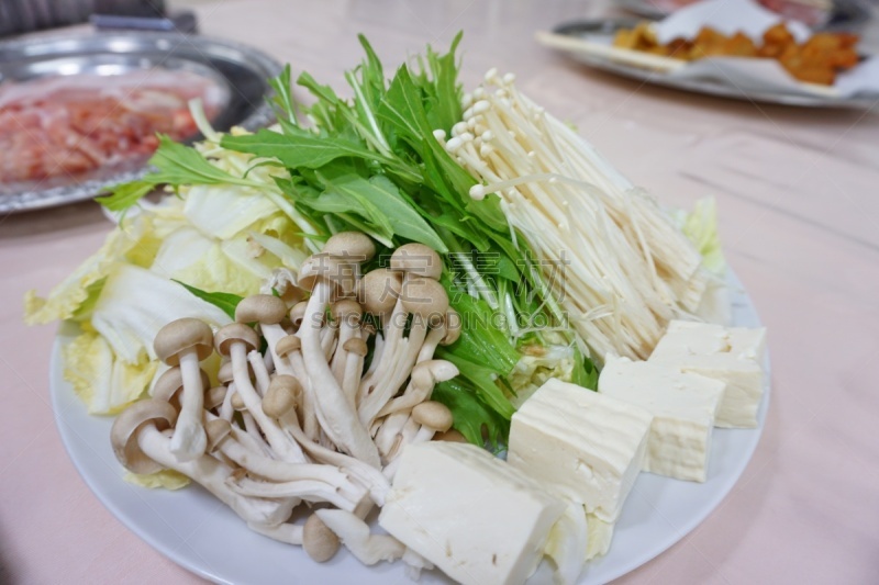 蔬菜,寿喜烧,涮涮锅,文件盘,胡荽籽,日式火锅菜,细面条,乌鸦,甜玉米,混合