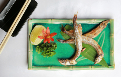 格子烤肉,鱼类,日本食品,开胃品,鱼子,海产,日本人,白色,柠檬,竹子