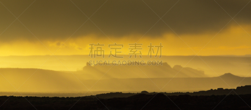 犹他,秋天,沙漠,乌云,雨,马蹄弯,野生白山羊,羚羊谷,著名自然景观,贝瑞丝峡谷
