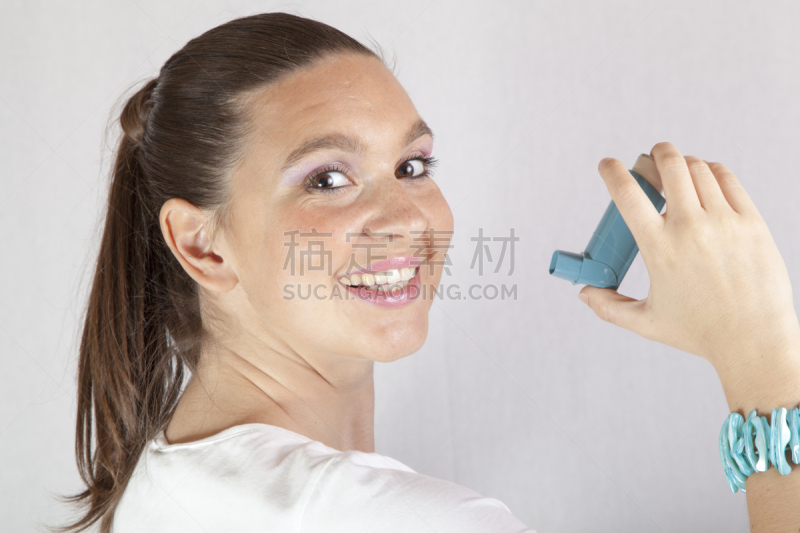 哮喘吸入器,可爱的,女孩,哮喘,支气管树,褐色,水平画幅,人的嘴,白人,仅成年人