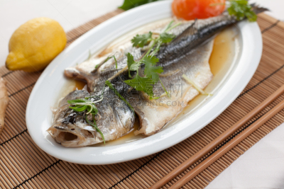 清蒸鱼,洛非梨,筷子,海产,饮食,芫荽叶,开胃酱,食品,食品杂货,酱油