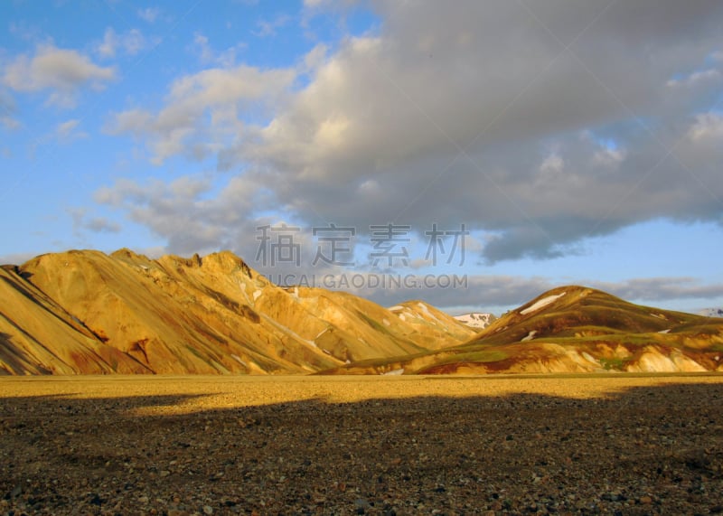 瑞奥莱特幽灵城,山脉,兰德玛纳,冰岛国,fjallabak nature reserve,火山,云景,橙色,黄昏,雪