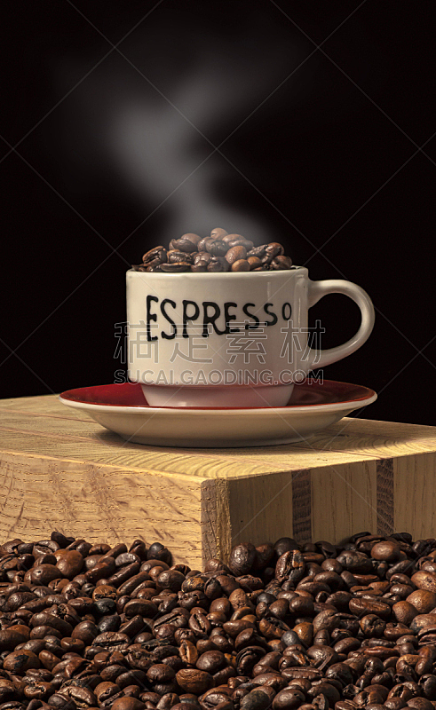 浓咖啡,咖啡豆,烤串,垂直画幅,烤咖啡豆,褐色,芳香的,阿拉比卡咖啡,古典式,饮料