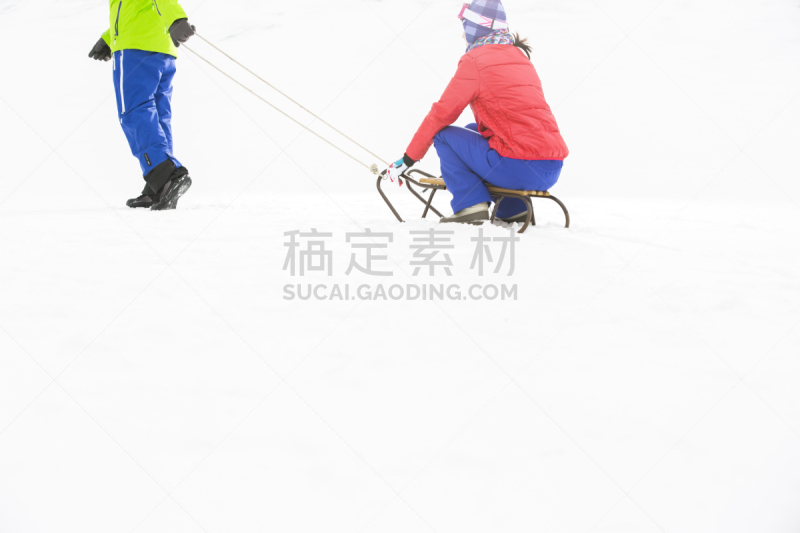 雪,青年人,冬天,进行中,雪橇滑学,腰部以下,留白,水平画幅,陆用车,户外