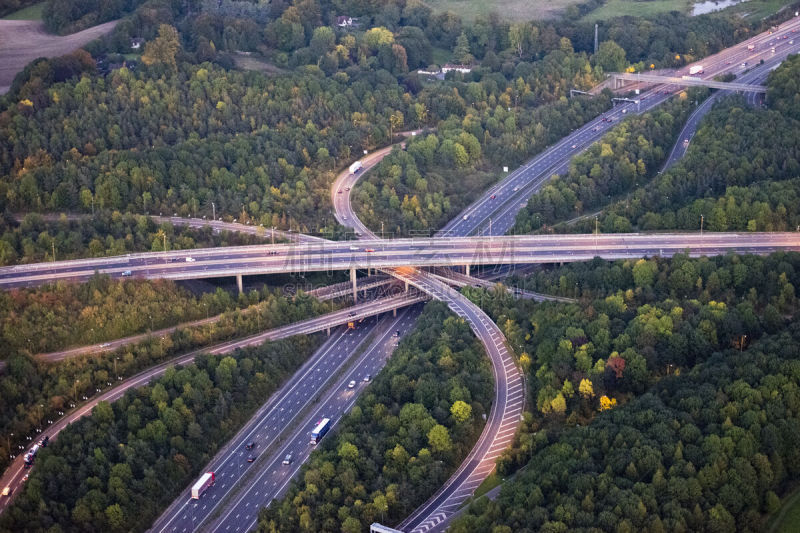 m25高速公路,立交桥,多车道公路,英国,萨里市,路,航拍视角,公路,高架道路,水平画幅