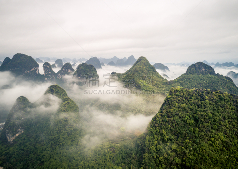 山,云景,航拍视角,阳朔县,桂林山水,兴平,阳朔,桂林,喀斯特,卷起