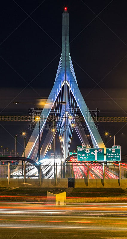 雷诺得山大桥,红绿灯,垂直画幅,山,夜晚,交通,时间,多车道公路,现代