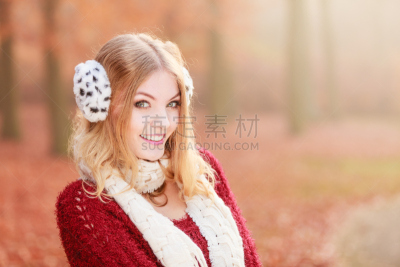 女人,可爱的,注视镜头,耳罩,美,水平画幅,美人,户外,白人,仅成年人