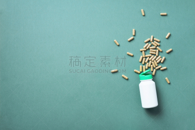 替代医药,桉树,概念,胶囊,留白,绿色背景,在上面,健康保健,药