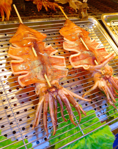 鱿鱼,烤的,烤肉架,垂直画幅,格子烤肉,迅速,自助餐,夜晚,海产,2015年