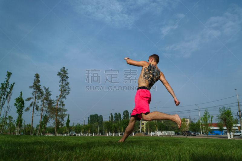 公园,草坪,武术,水平画幅,瓶塞钻,风险,夏天,户外,运动员,仅男人