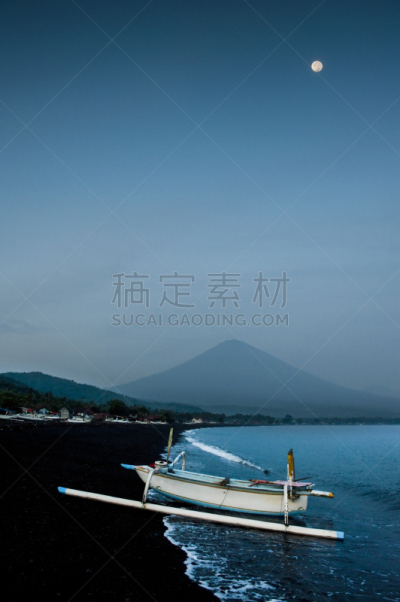 巴厘岛,阿贡火山,喀拉喀托火山,桨叉架船,垂直画幅,水,天空,沙子,无人,月亮