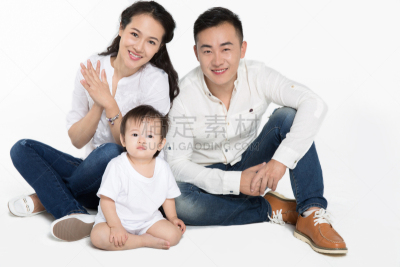 幸福,白色背景,注视镜头,年轻双亲,亚洲,岳母,岳父或公公,12到17个月,水平画幅,父母