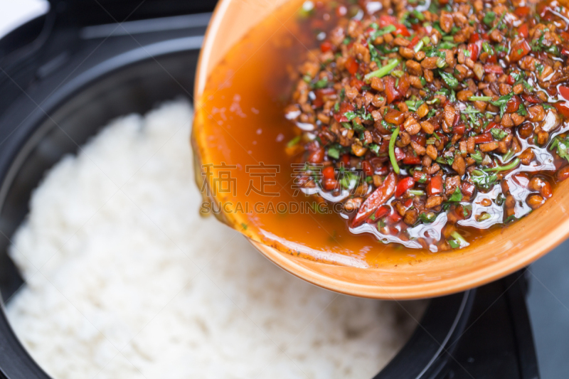 胡萝卜,椒类食物,蔬菜,米,多样,猪肉,什锦菜,肉饭,海产,食用油