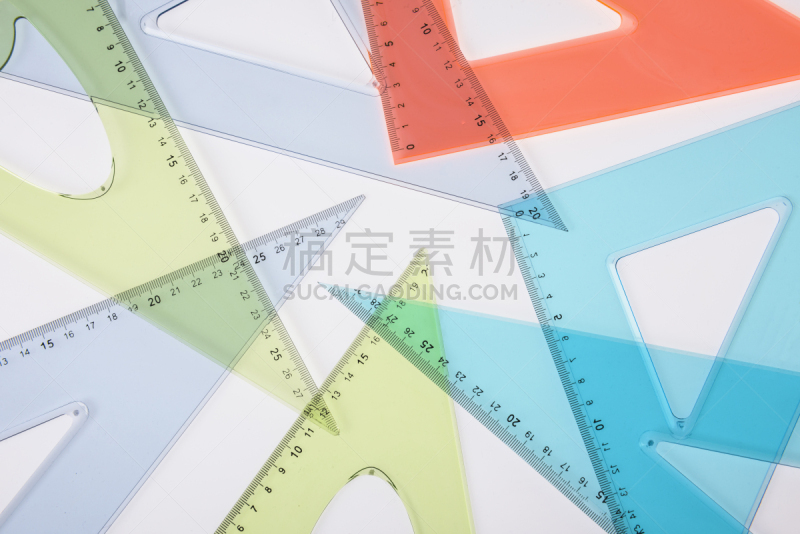 个人随身用品,未成年学生,桨叉架船,三角板,黄色,红色,三角形,一个物体,图像,设备用品